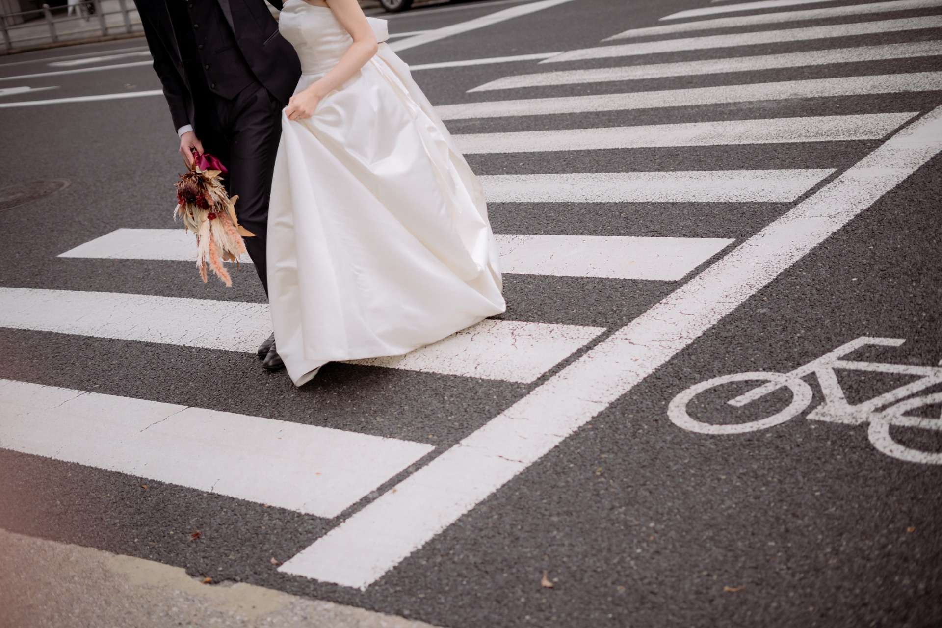 【自然の中で】大阪で前撮りをするならtakane weddingにお任せくださいませ。
