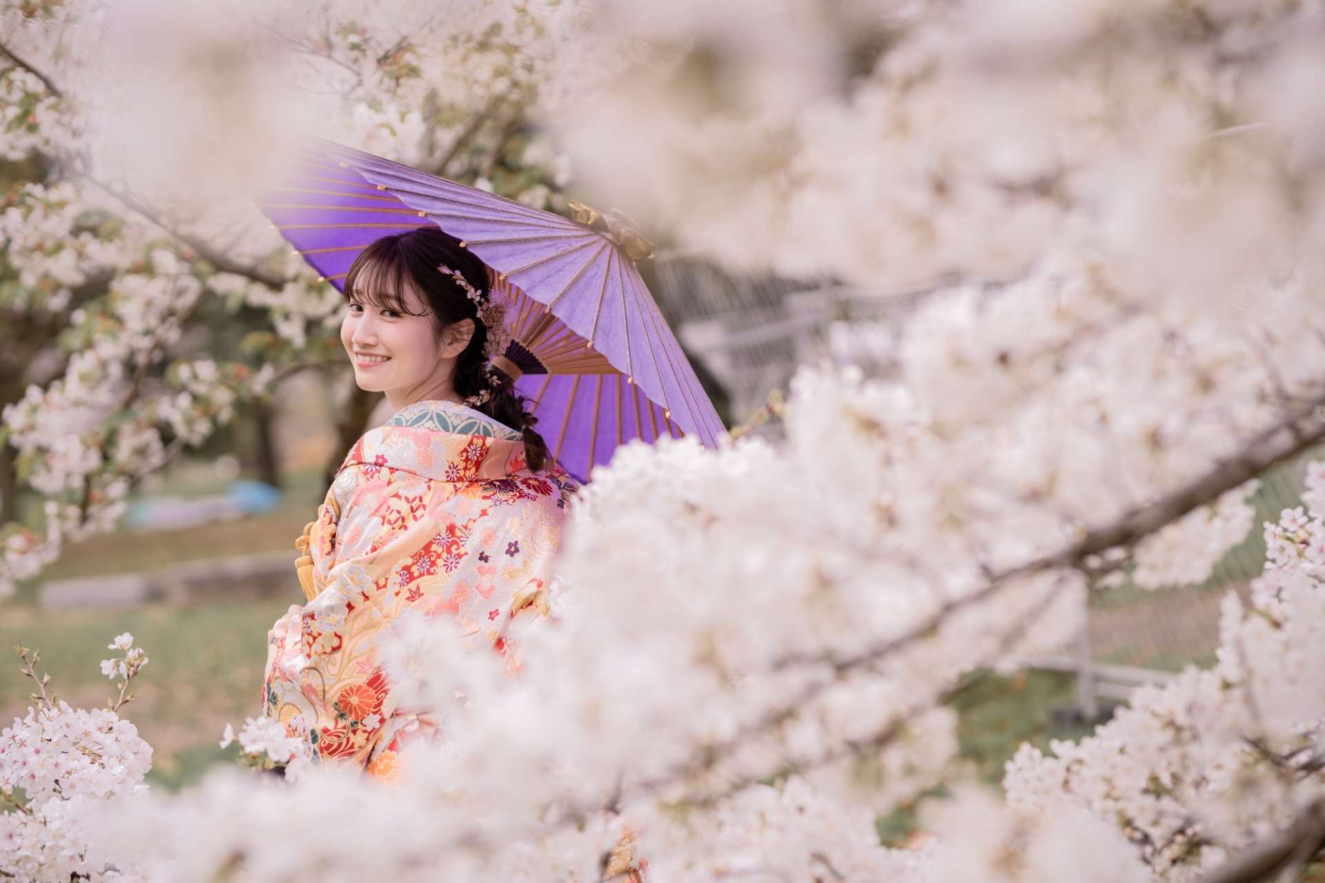 【いよいよ満開へ】桜との前撮りの季節が到来です。